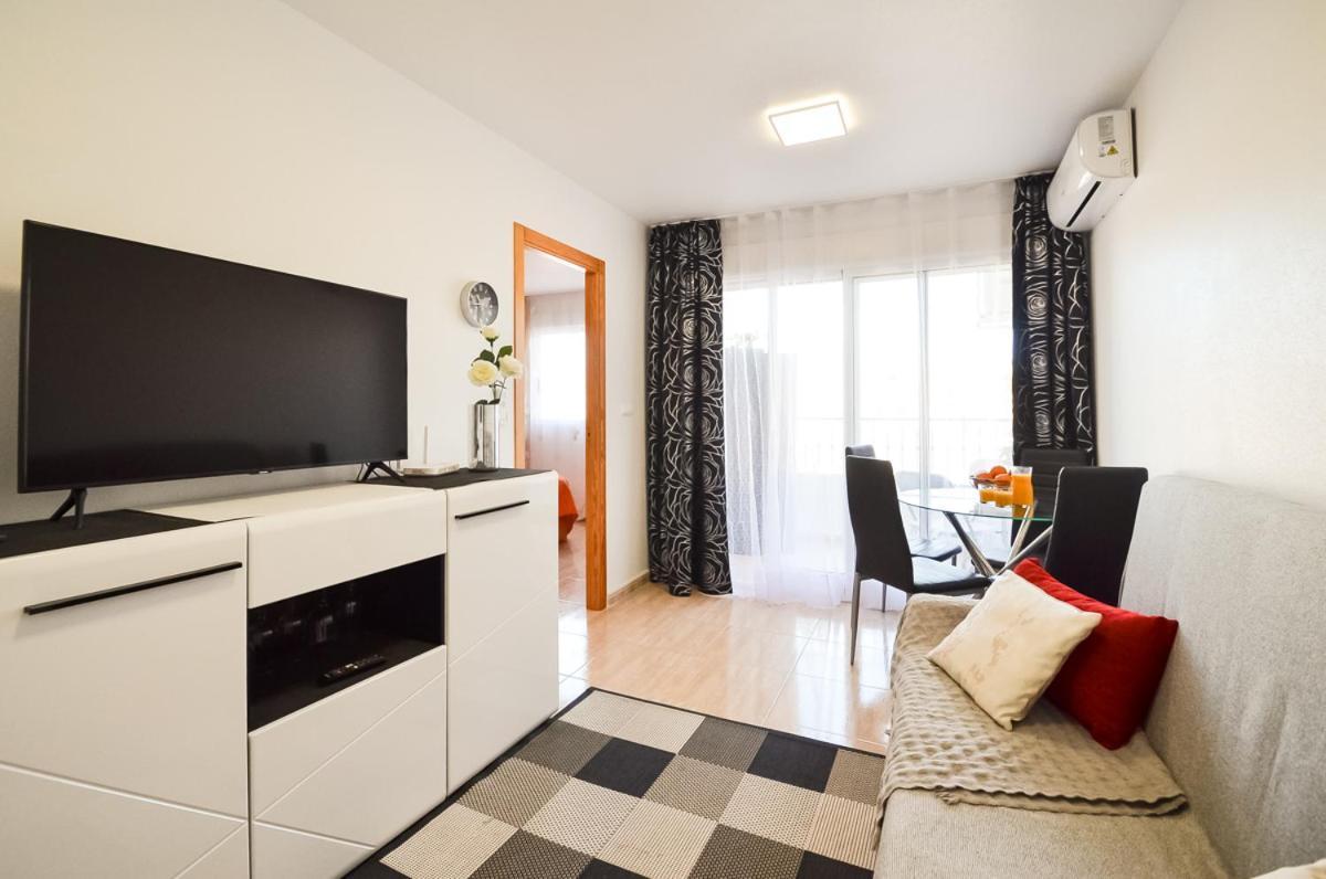 Schoene Wohnung Mit Pool , Wi-Fi Und Privat Garage Torrevieja Exteriör bild