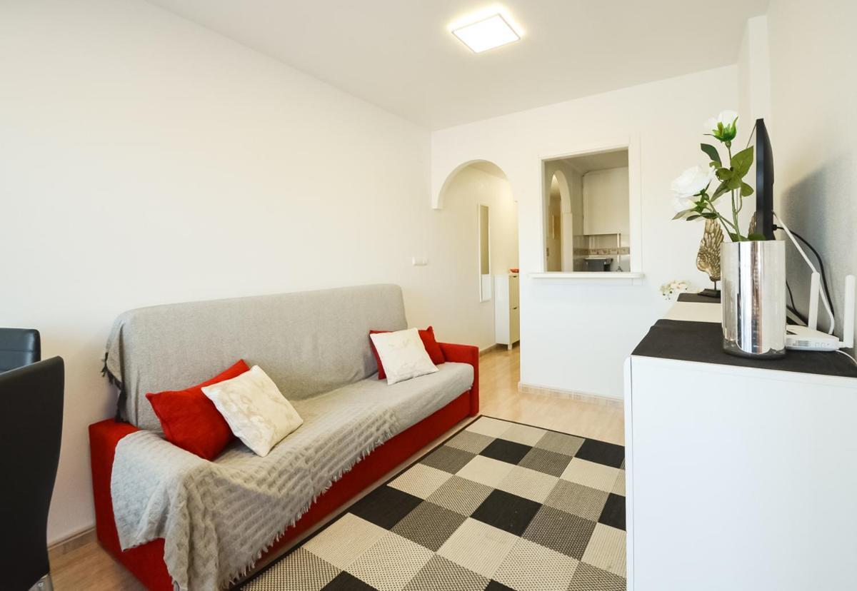 Schoene Wohnung Mit Pool , Wi-Fi Und Privat Garage Torrevieja Exteriör bild