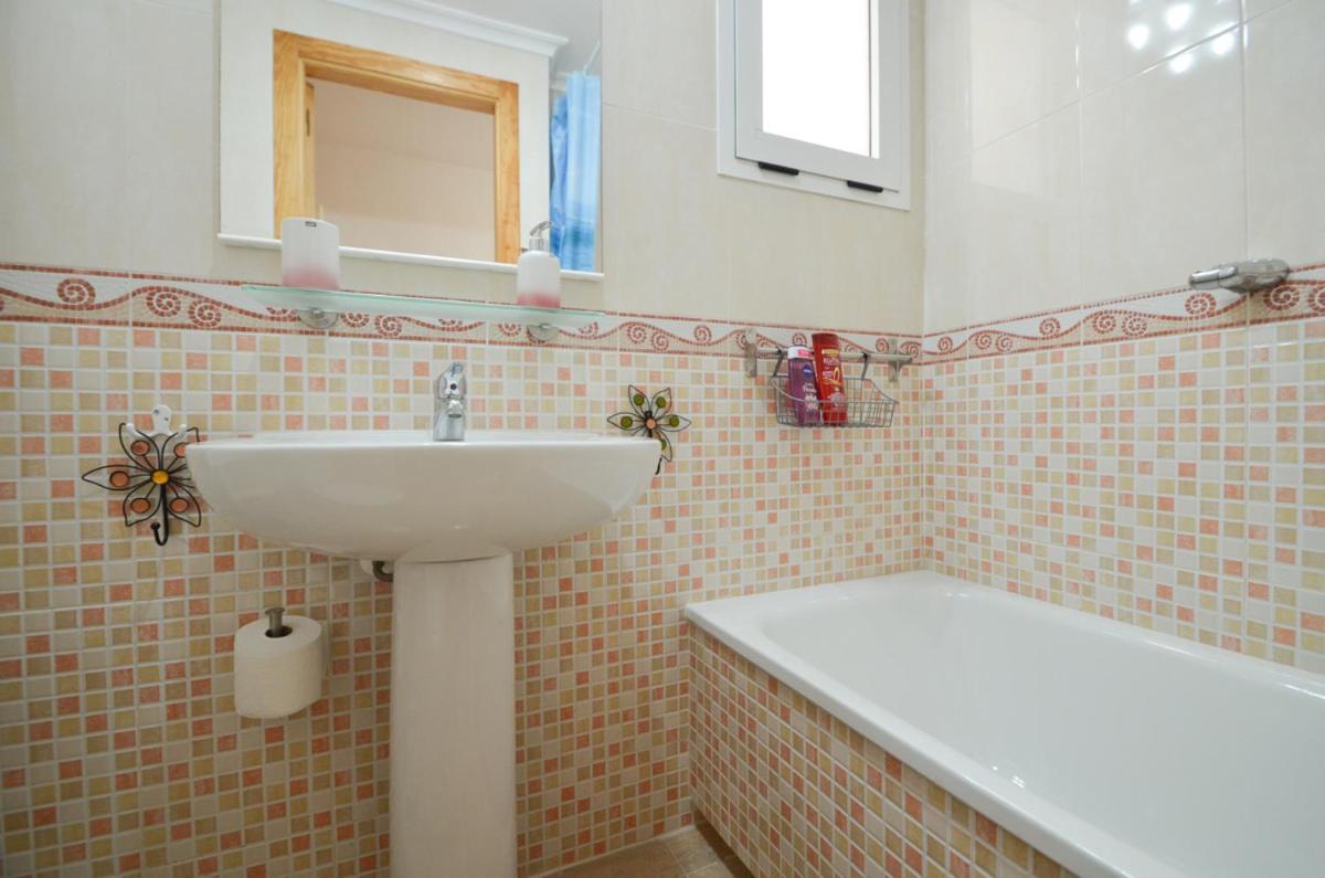 Schoene Wohnung Mit Pool , Wi-Fi Und Privat Garage Torrevieja Exteriör bild