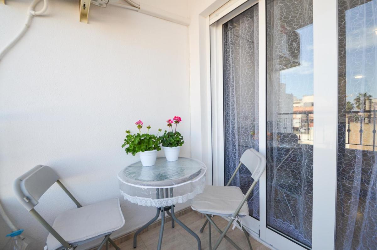 Schoene Wohnung Mit Pool , Wi-Fi Und Privat Garage Torrevieja Exteriör bild