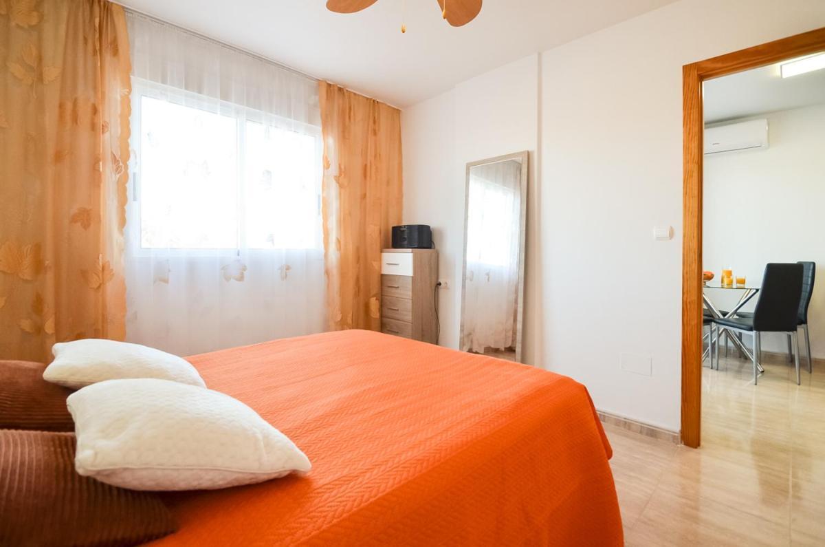 Schoene Wohnung Mit Pool , Wi-Fi Und Privat Garage Torrevieja Exteriör bild