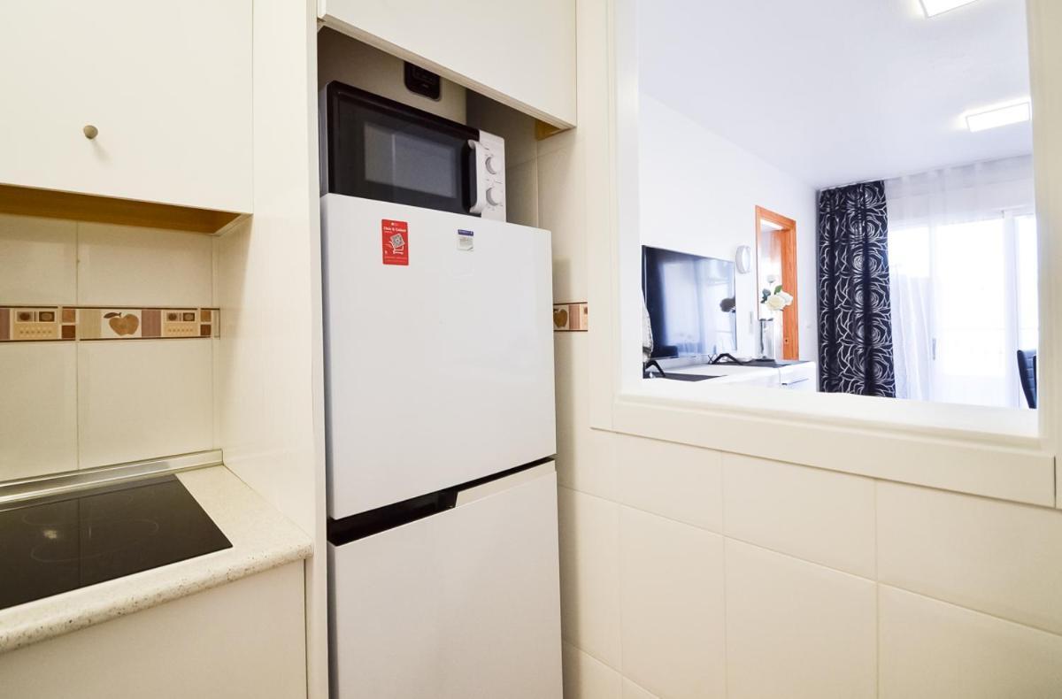 Schoene Wohnung Mit Pool , Wi-Fi Und Privat Garage Torrevieja Exteriör bild