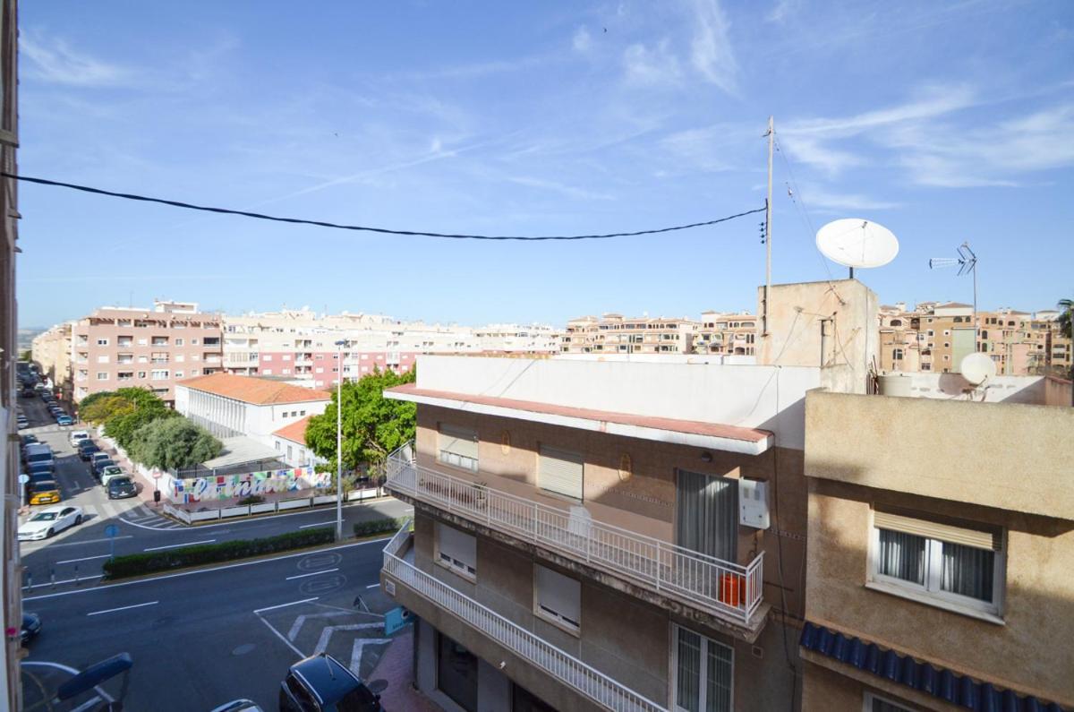 Schoene Wohnung Mit Pool , Wi-Fi Und Privat Garage Torrevieja Exteriör bild