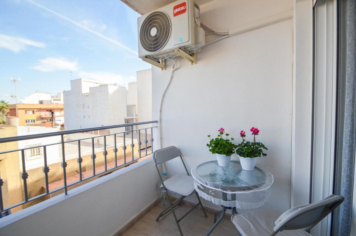 Schoene Wohnung Mit Pool , Wi-Fi Und Privat Garage Torrevieja Exteriör bild