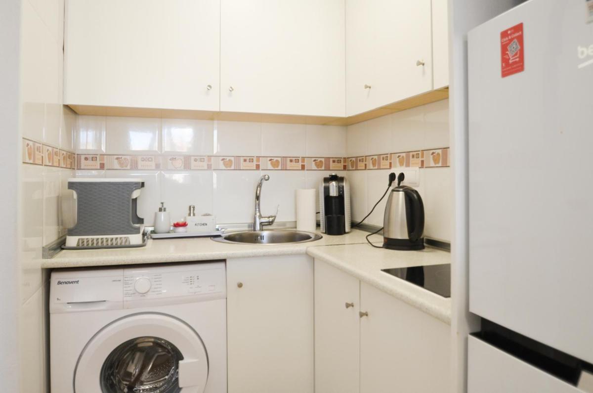 Schoene Wohnung Mit Pool , Wi-Fi Und Privat Garage Torrevieja Exteriör bild