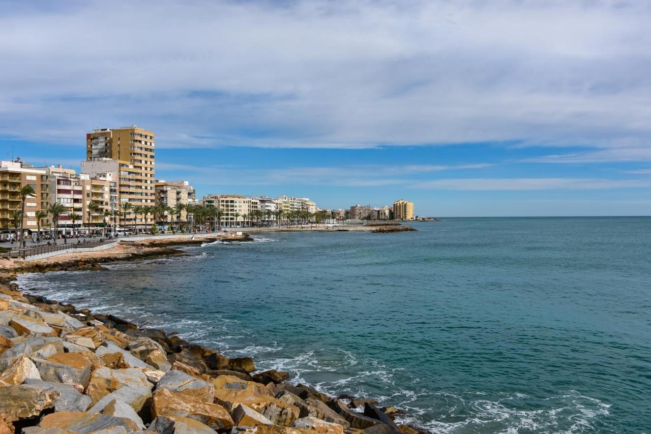 Schoene Wohnung Mit Pool , Wi-Fi Und Privat Garage Torrevieja Exteriör bild