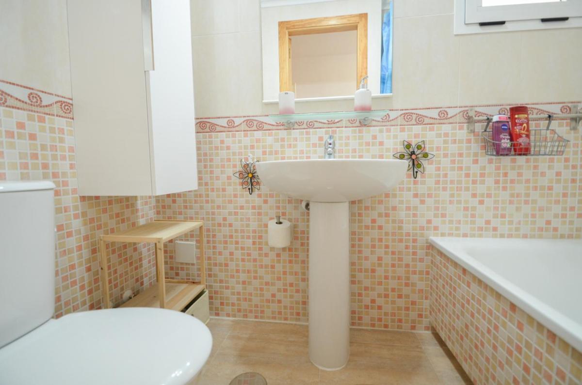Schoene Wohnung Mit Pool , Wi-Fi Und Privat Garage Torrevieja Exteriör bild